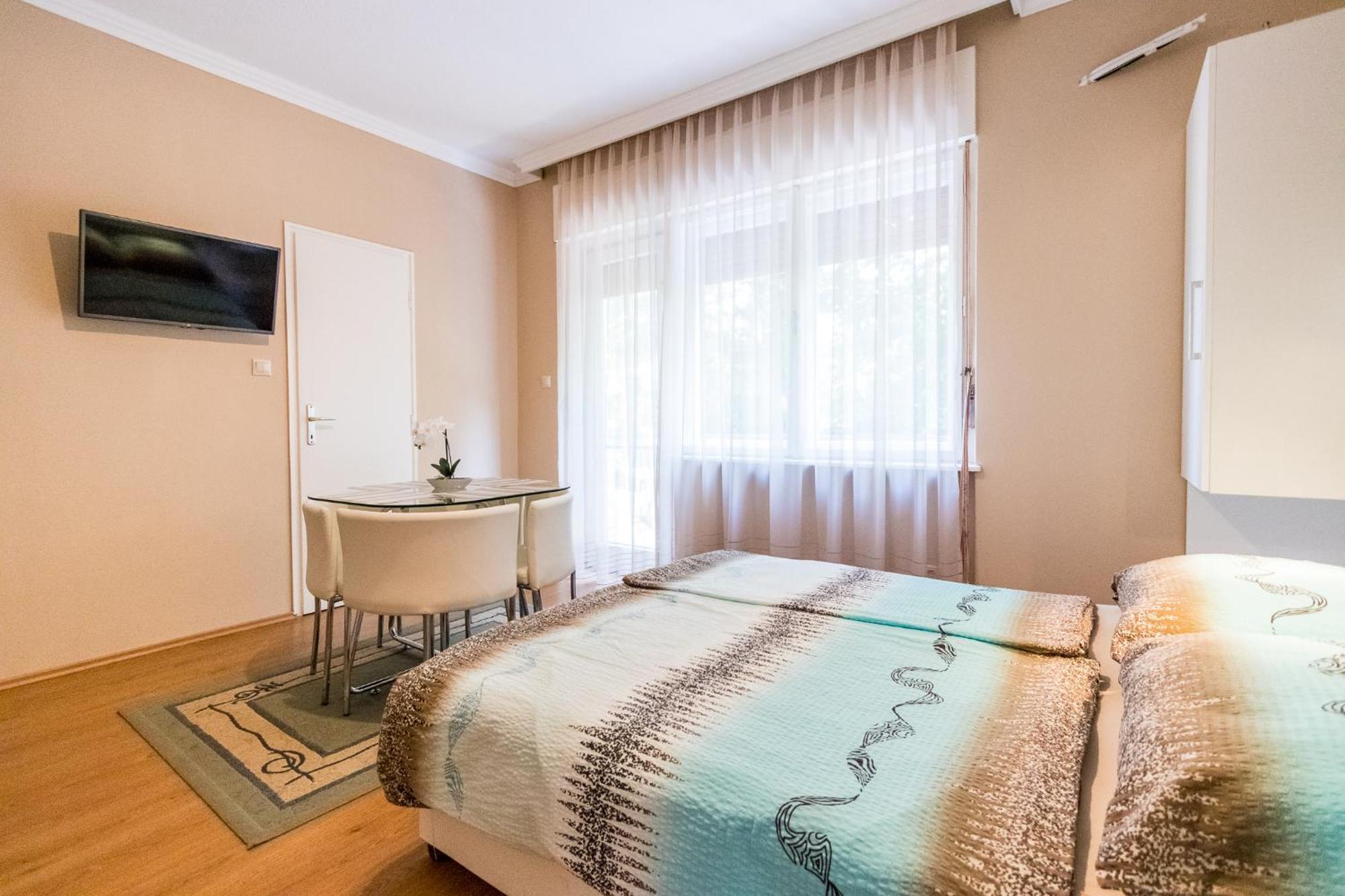 Lara Apartments Siófok Buitenkant foto