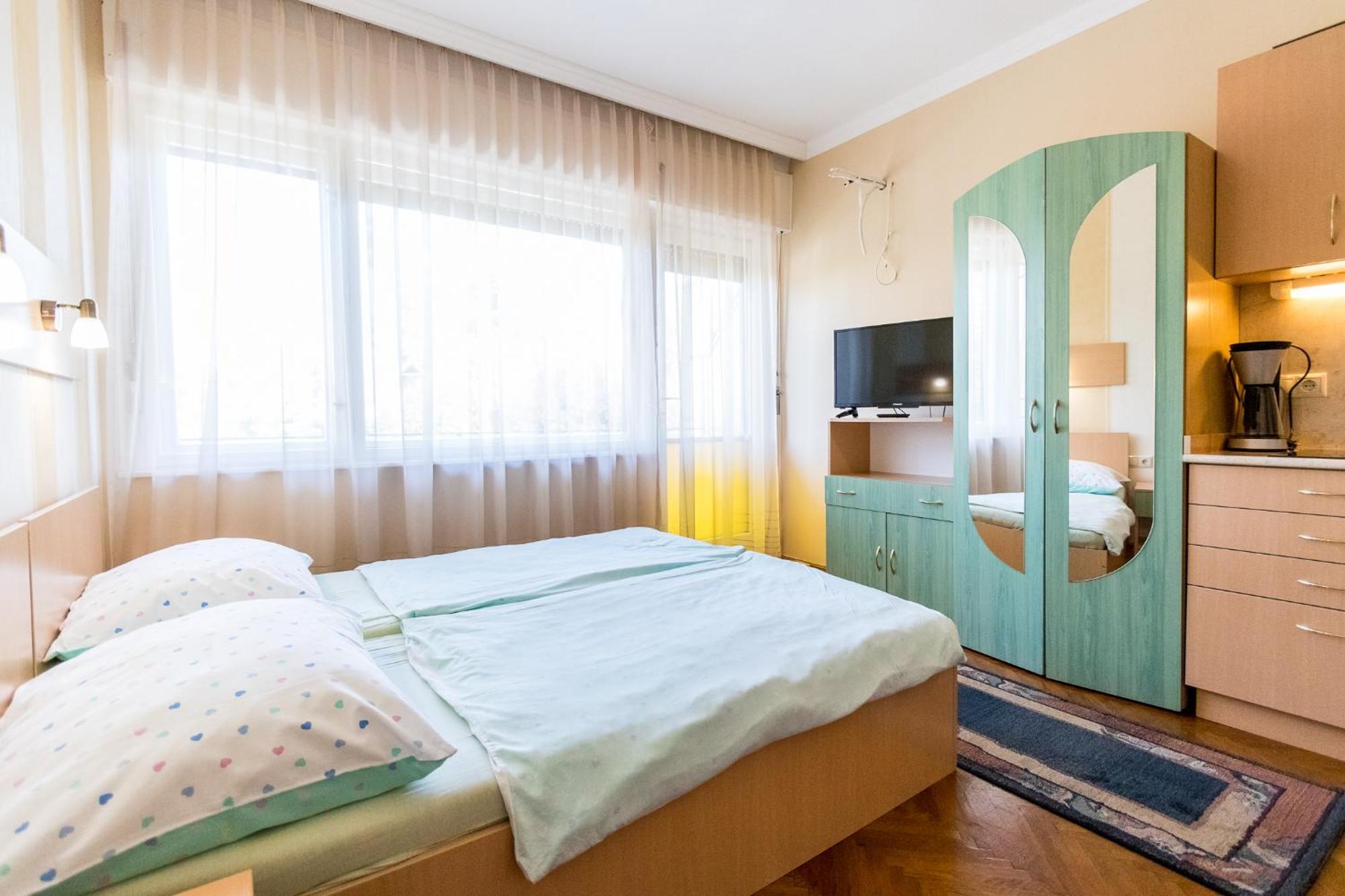 Lara Apartments Siófok Buitenkant foto