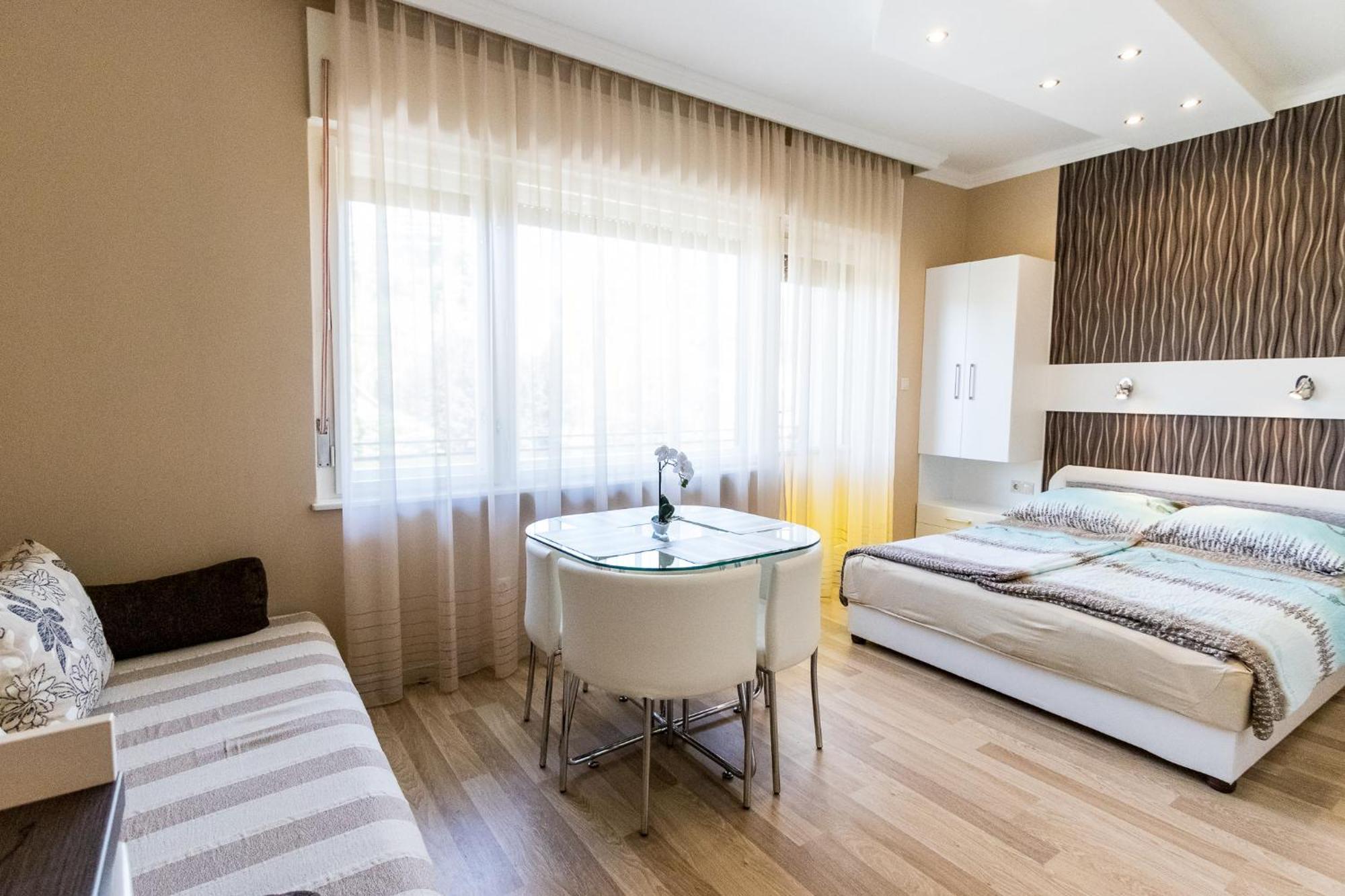 Lara Apartments Siófok Buitenkant foto