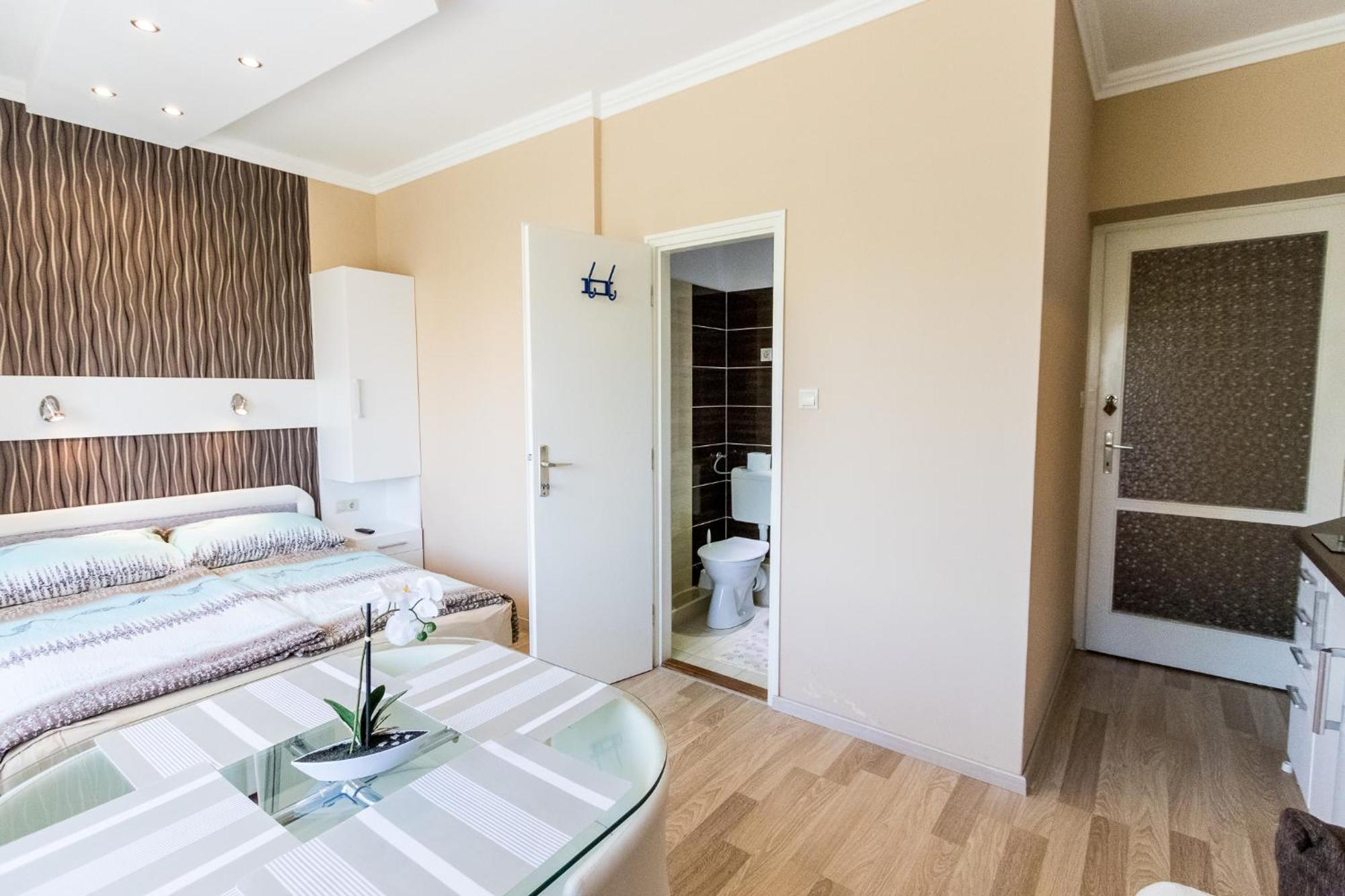 Lara Apartments Siófok Buitenkant foto