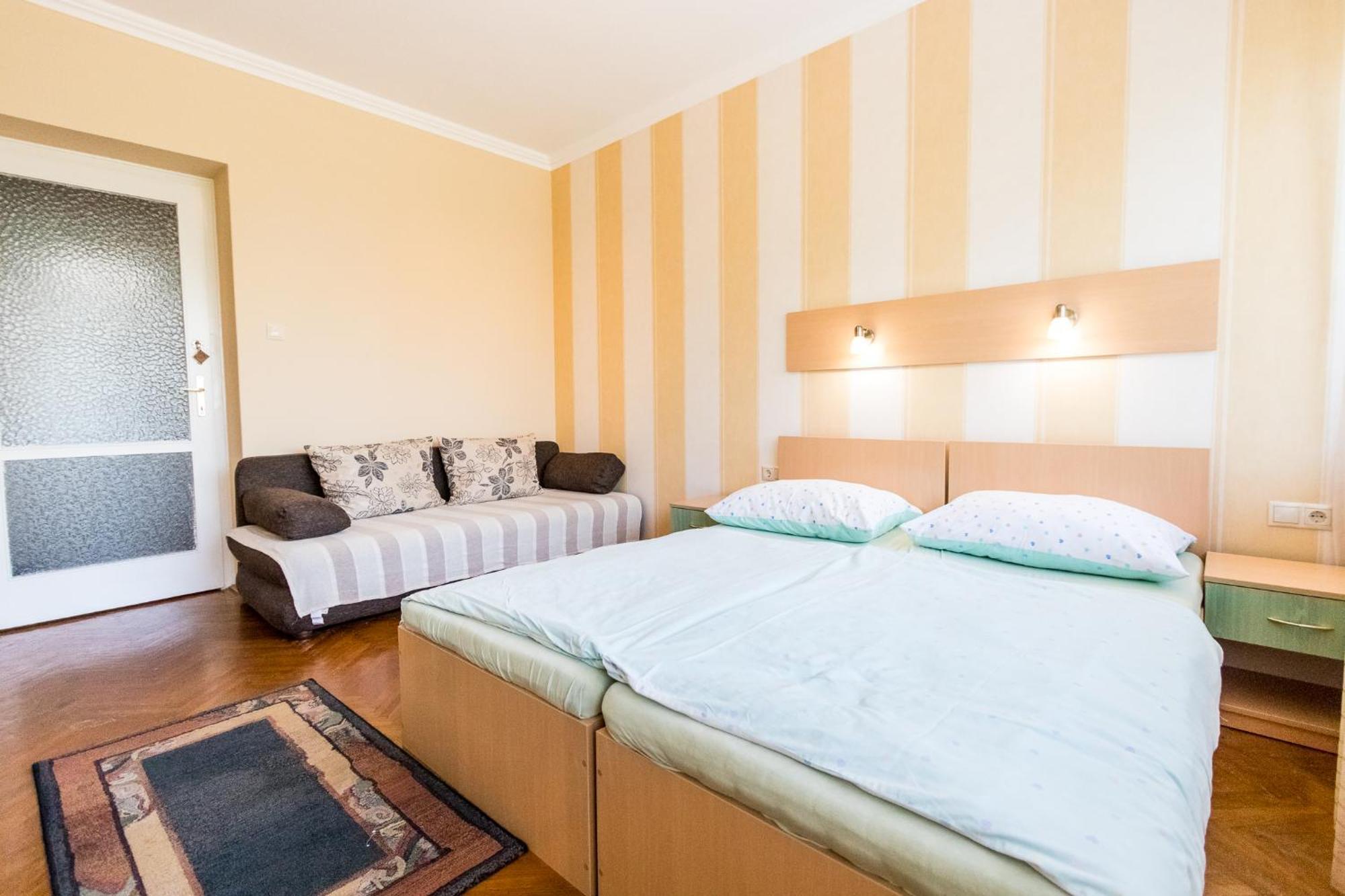 Lara Apartments Siófok Buitenkant foto