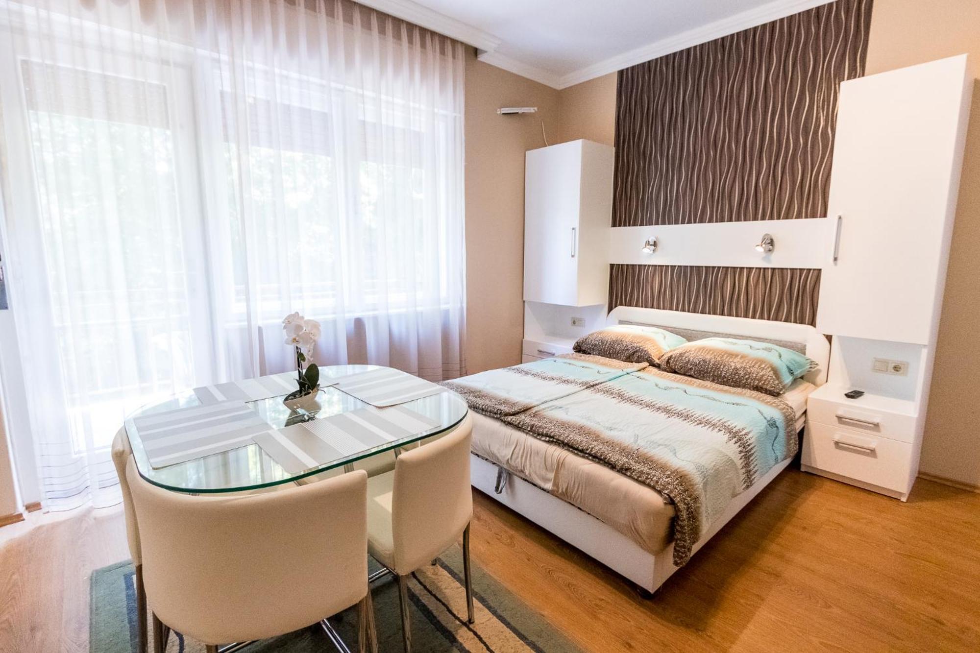 Lara Apartments Siófok Buitenkant foto
